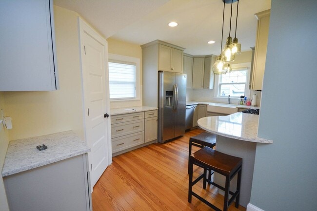 Building Photo - Gorgeous home with classic details in the ...
