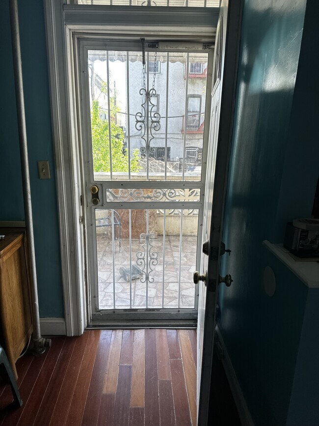 Foto del edificio - 521 Logan St