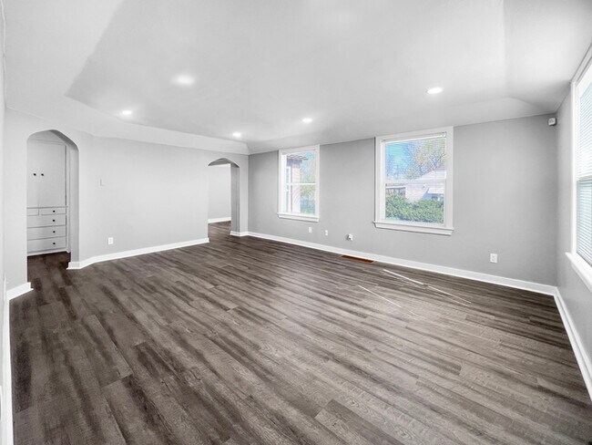 Building Photo - Charming 6 beds 2 baths in Denver!