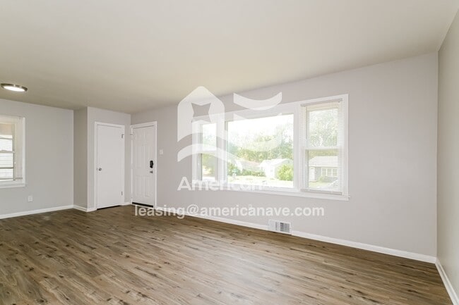Building Photo - 9101 Bel Cour Dr