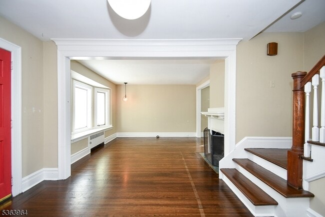 Building Photo - 8 Inwood Pl