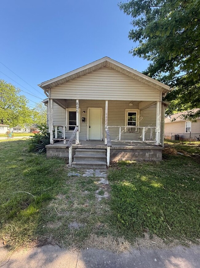 Building Photo - 805 E Garfield St