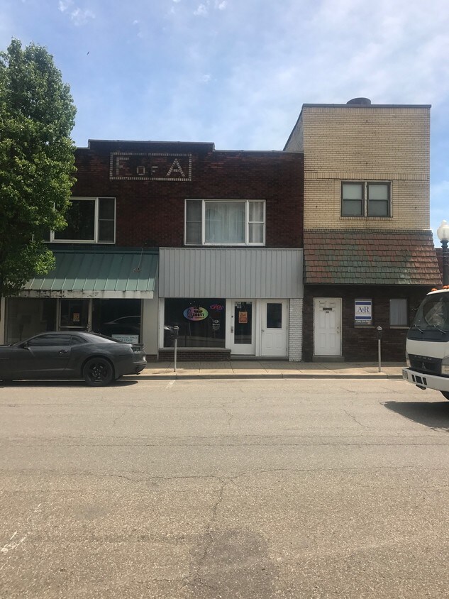 Primary Photo - 108 S 4th St