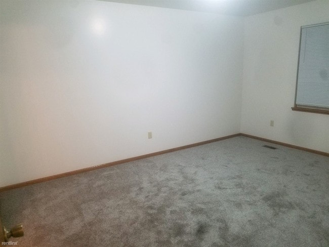Building Photo - 2 br, 2 bath Apartment - 8338 Shields Dr