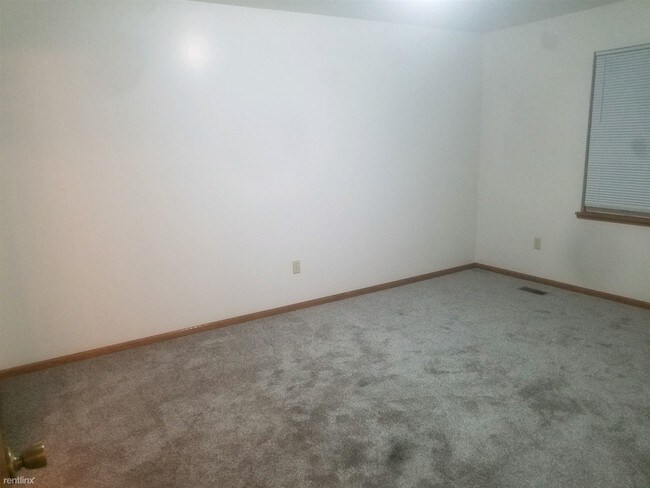 Foto del edificio - 2 br, 2 bath Apartment - 8338 Shields Dr