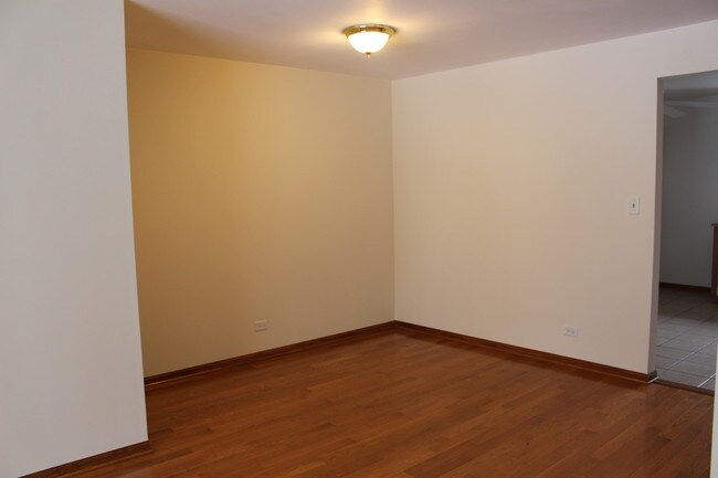 Building Photo - 9400 Bay Colony Dr