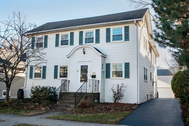 Building Photo - 26 Pine Ave
