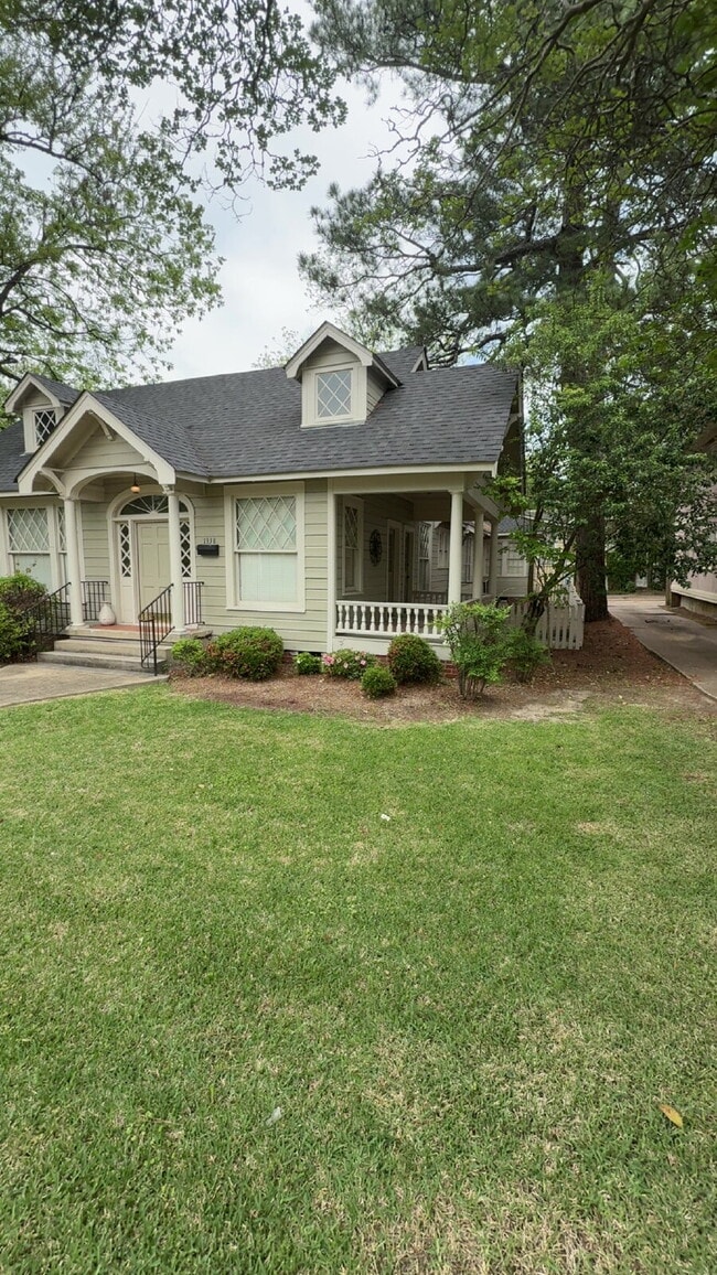 Photo - Beautiful duplex in Belhaven!! ALL UTILITIES INCLUDED!!! Apartment