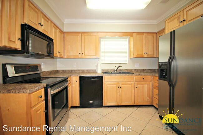 Building Photo - 3 br, 2 bath House - 636 Lloyd Street