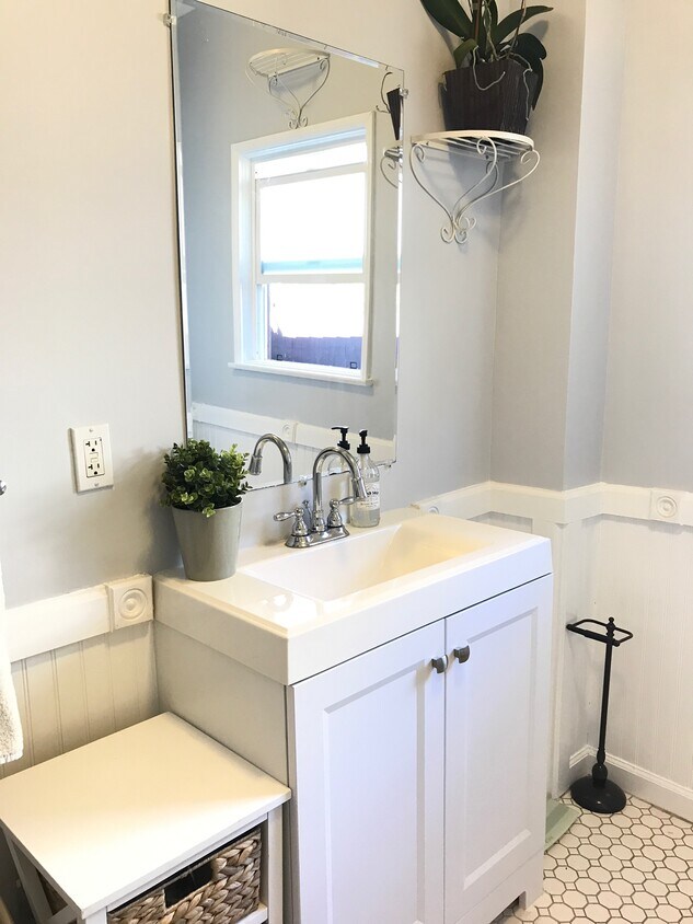 Bathroom - 1215 N Summit Ave