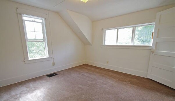 Building Photo - 954 Marine St
