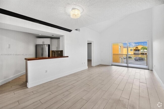 Building Photo - 9741 Fontainebleau Blvd