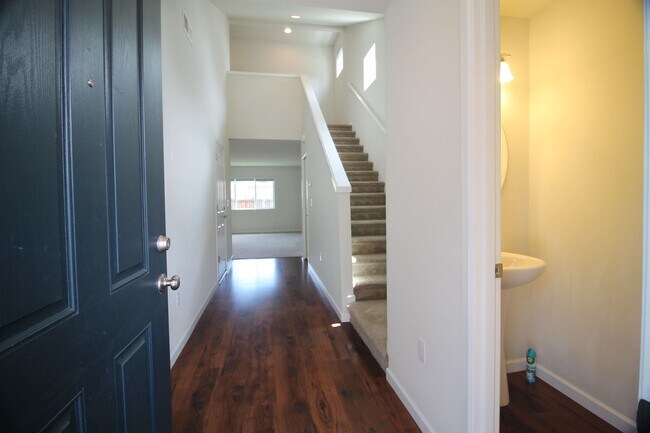 Foto del edificio - 3721 202nd Pl E