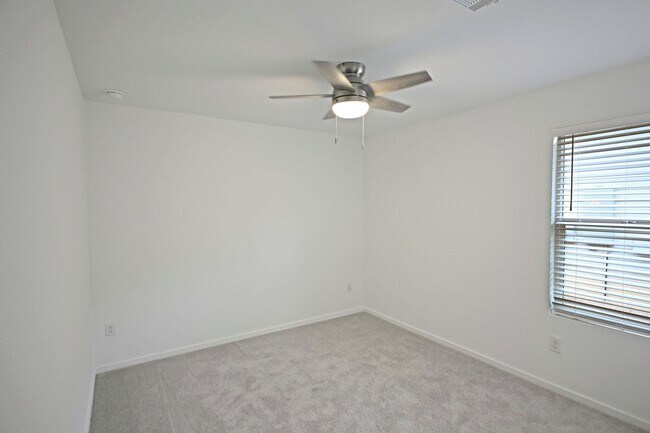 Building Photo - 1502 Tiptop Mdw