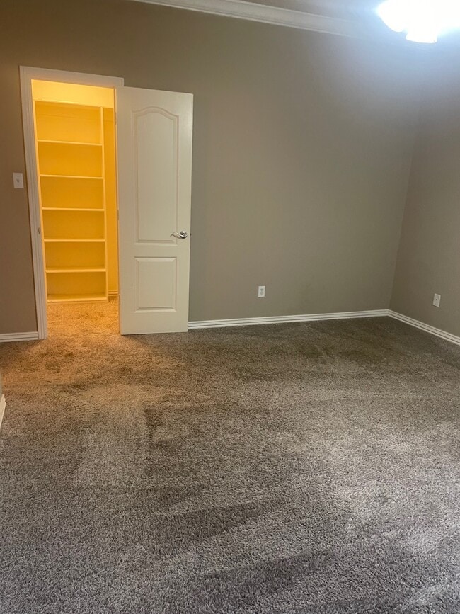 Building Photo - 5911 Park Valley Cir