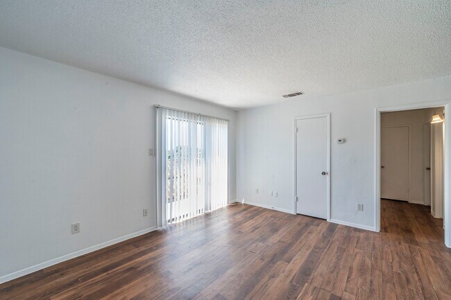 Foto del edificio - 4828 Wellesley Ave