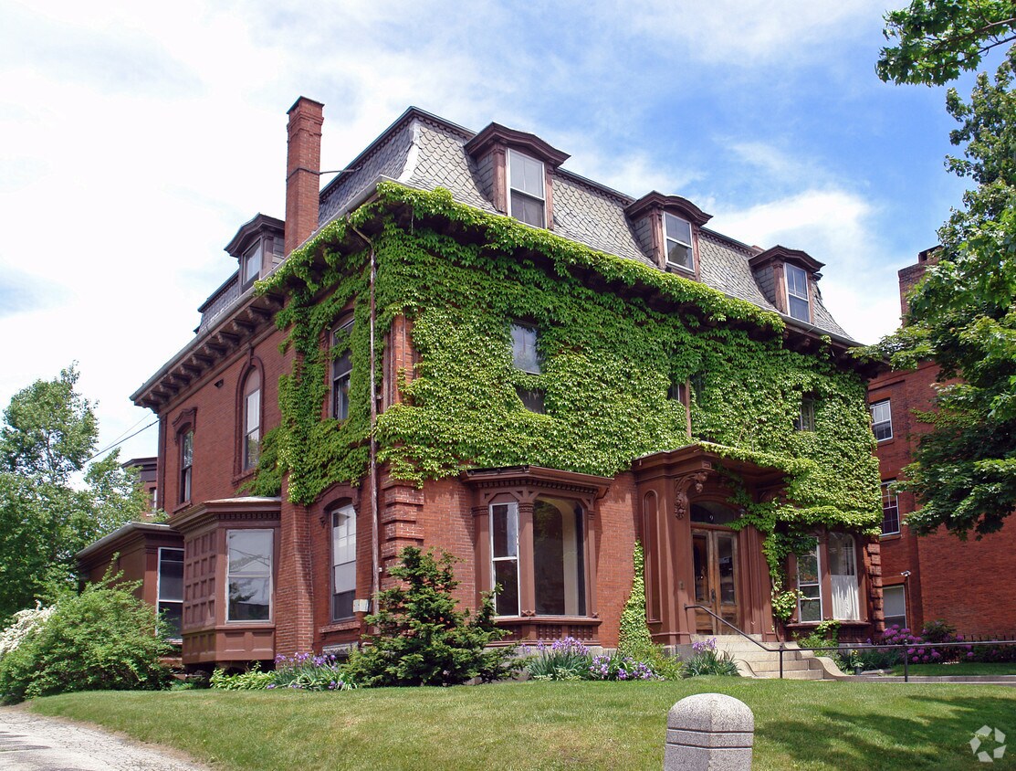 9 Deering St, Portland, ME 04101 Apartments in Portland, ME