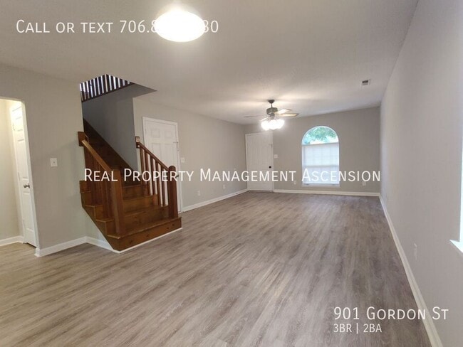 Photo - 901 Gordon St House