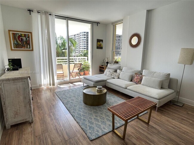 Building Photo - 888 Brickell Key Dr