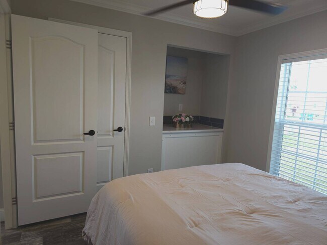 Foto del edificio - 200 S Banana River Dr