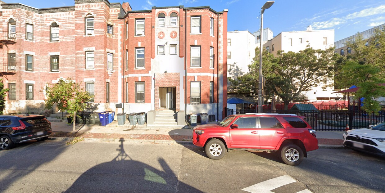 Primary Photo - 216 Hemenway St