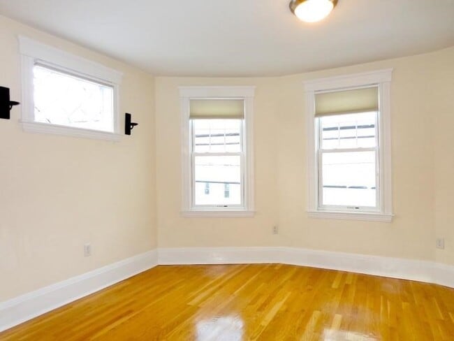 Building Photo - 304 Allston St