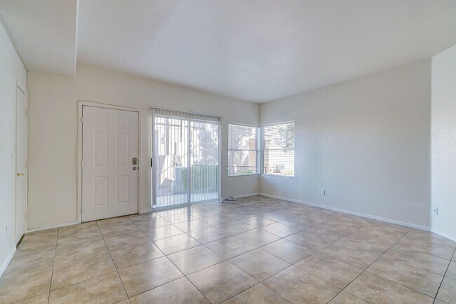 Foto del edificio - 5125 W Reno Ave