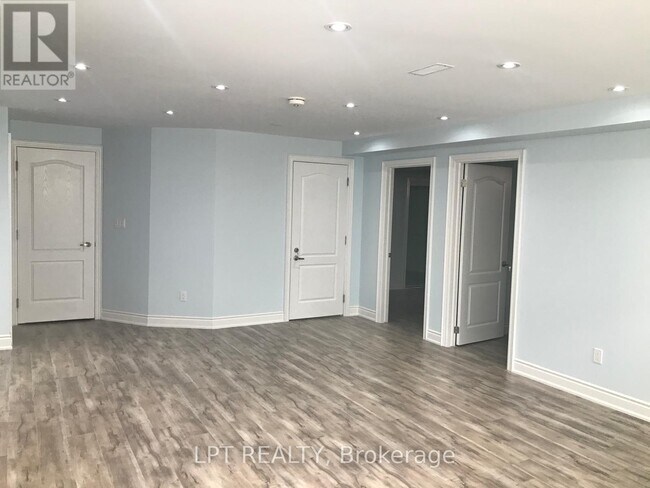 Photo du bâtiment - 90 Lloyd Sanderson Dr