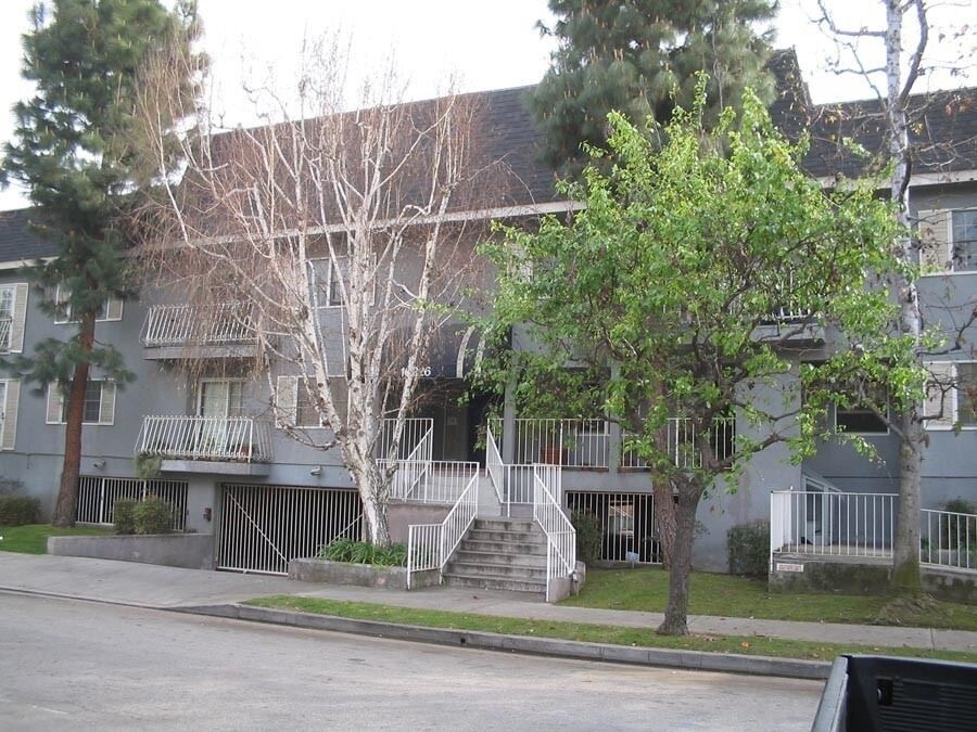 Primary Photo - 10926 Huston St