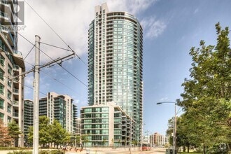 Building Photo - 903-215-2215 Fort York Blvd