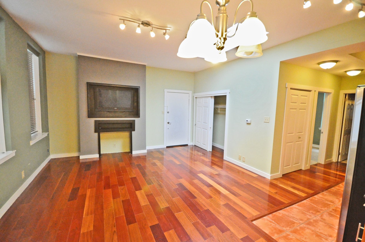 Primary Photo - 721 Walnut St
