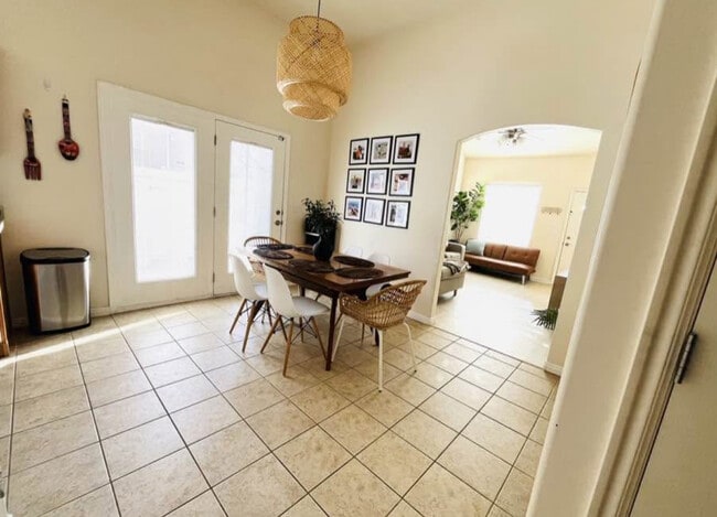 Foto del edificio - 8789 S Caliente Dr