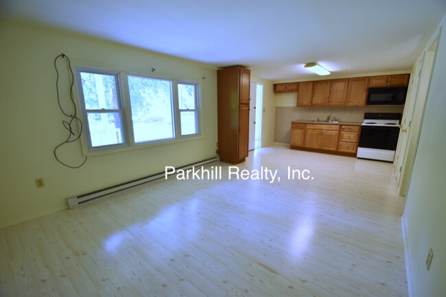 Building Photo - 12 Oakwood Dr