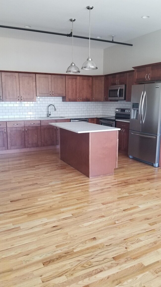 Building Photo - 1808 5th Ave