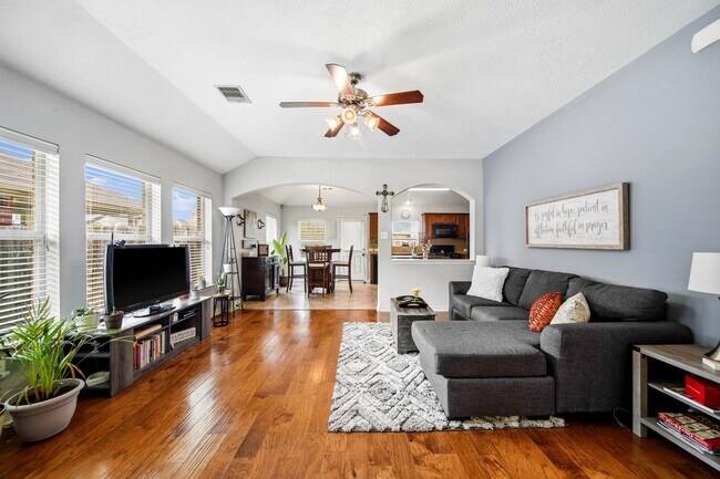 Foto del edificio - 3414 Oaklawn Pl Dr