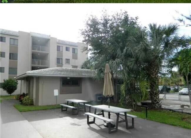 Foto del edificio - 3730 NW 88th Ave