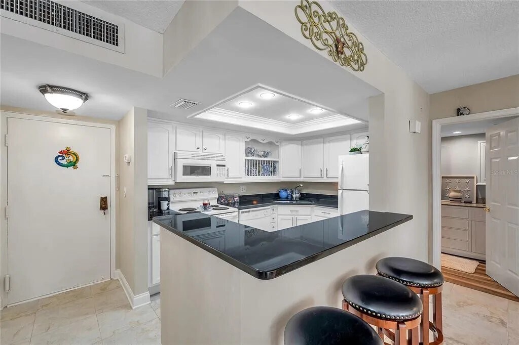 Foto principal - 5220 Brittany Dr S