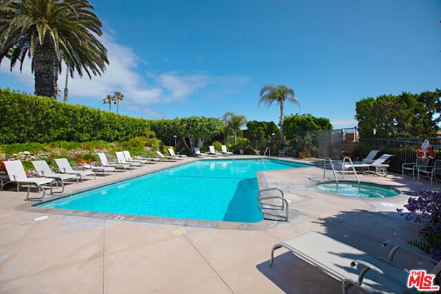 Foto del edificio - 29700 Zuma Bay Way