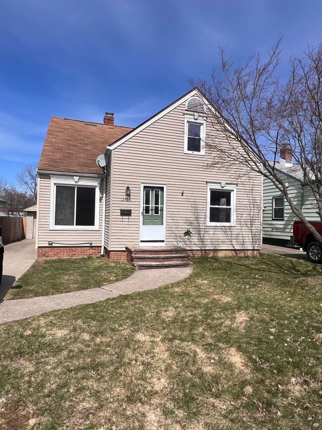 Building Photo - 12405 Reindeer Ave