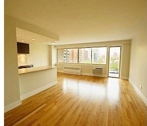 Building Photo - 135 W 96th St