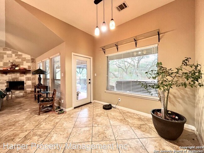 Foto del edificio - 4 br, 2 bath House - 1424 Kings Ranch Rd