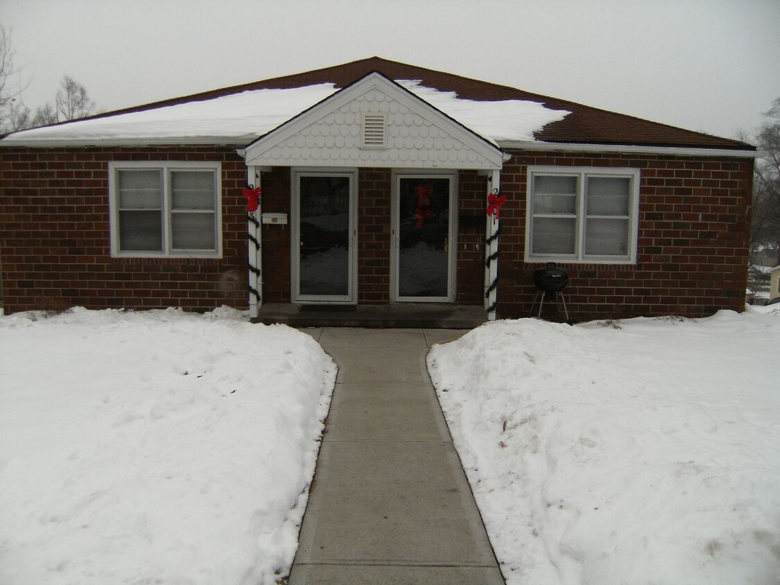 Primary Photo - 2301-2303  N 48 St
