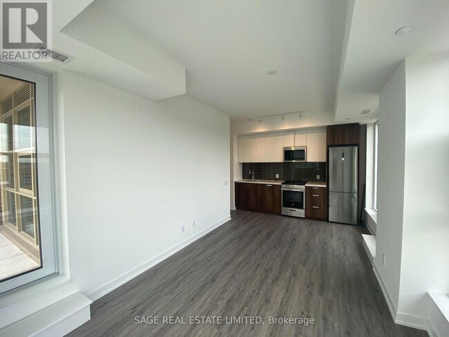 Photo du bâtiment - 1787-1787 St Clair Ave W