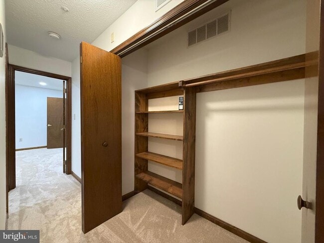 Building Photo - 44790 Locust Ridge Ct