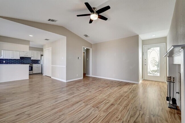 Foto del edificio - 1406 Hyridge Cir