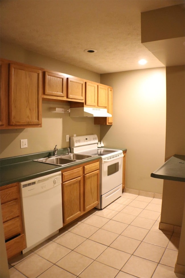 Building Photo - 2460 Collis Ave