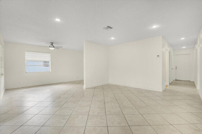 Foto del edificio - 10151 NW 35th St