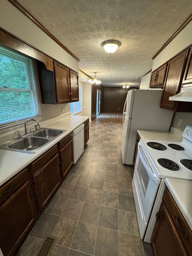 Building Photo - 1215 Wildoak Dr