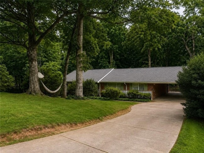 Building Photo - 505 Forest Hills Dr