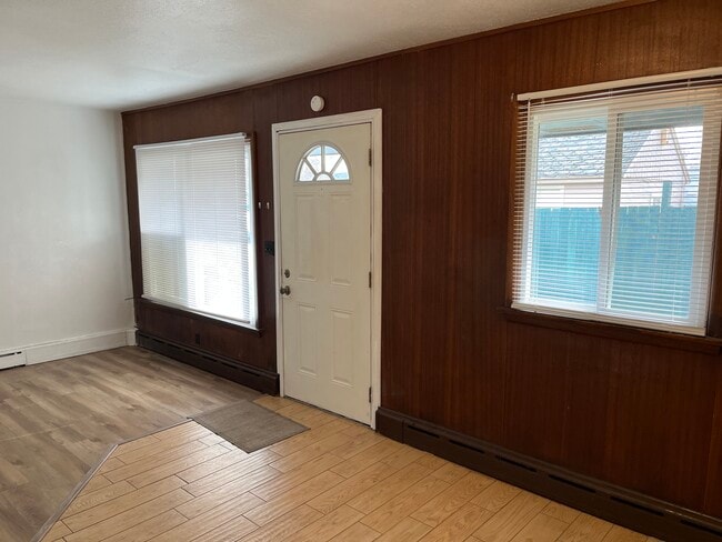 Building Photo - 703 S 9th Ave